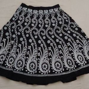 Women skirt size L